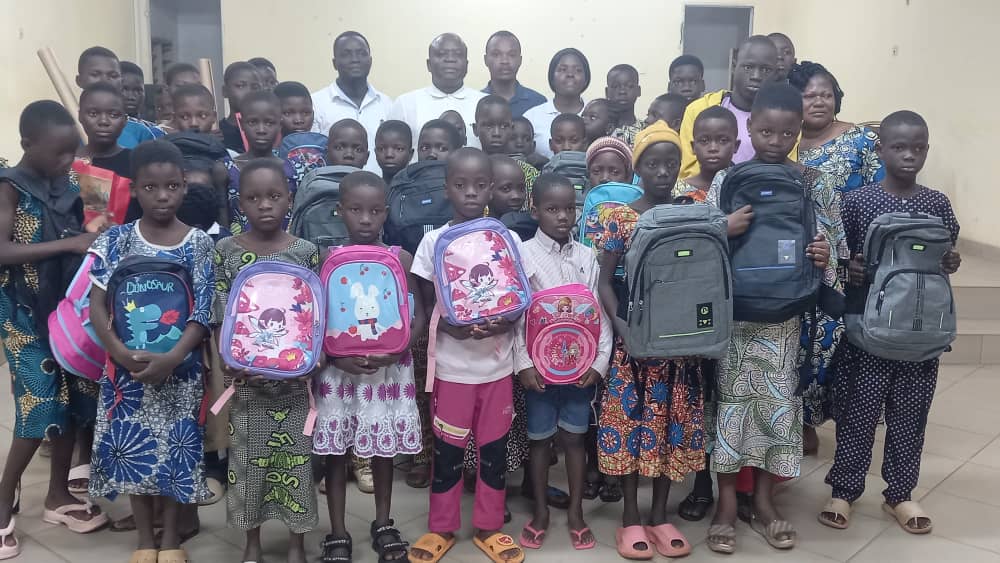 kits scolaires aux Orphelins et1